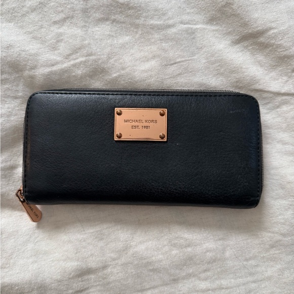 MICHAEL Michael Kors Handbags - Michael Kors black leather and rose gold zippy wallet
